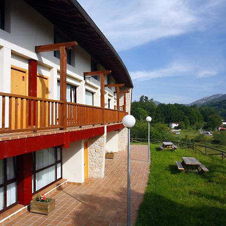 Apartamentos Aldea Del Puente Onís Exteriör bild
