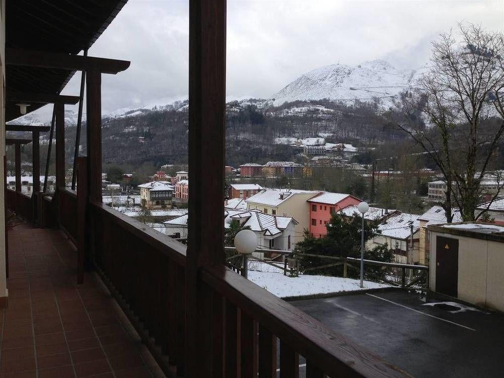 Apartamentos Aldea Del Puente Onís Exteriör bild