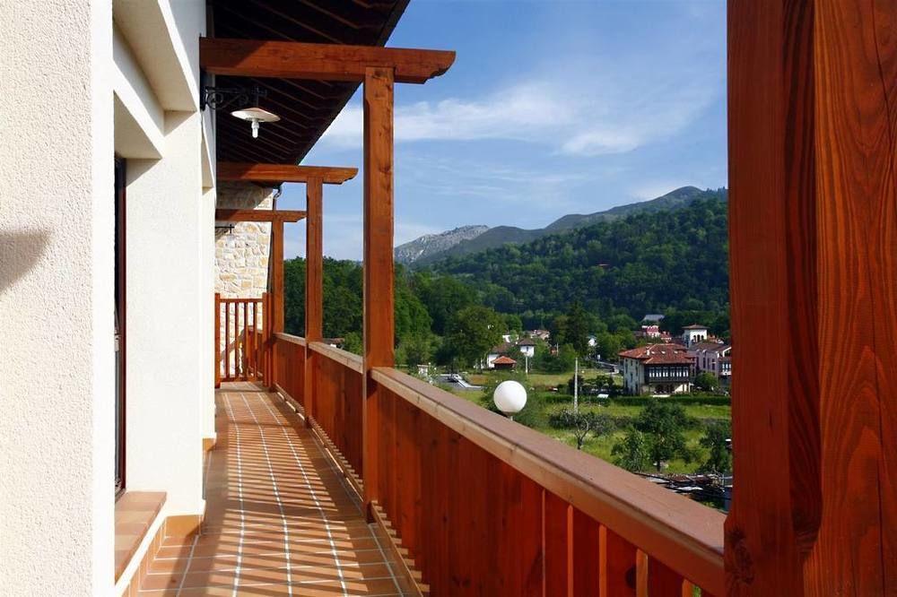 Apartamentos Aldea Del Puente Onís Exteriör bild