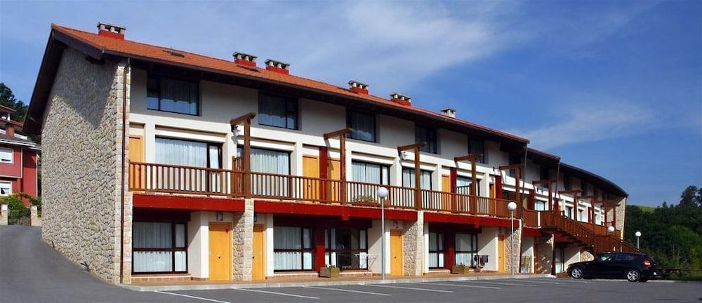 Apartamentos Aldea Del Puente Onís Exteriör bild