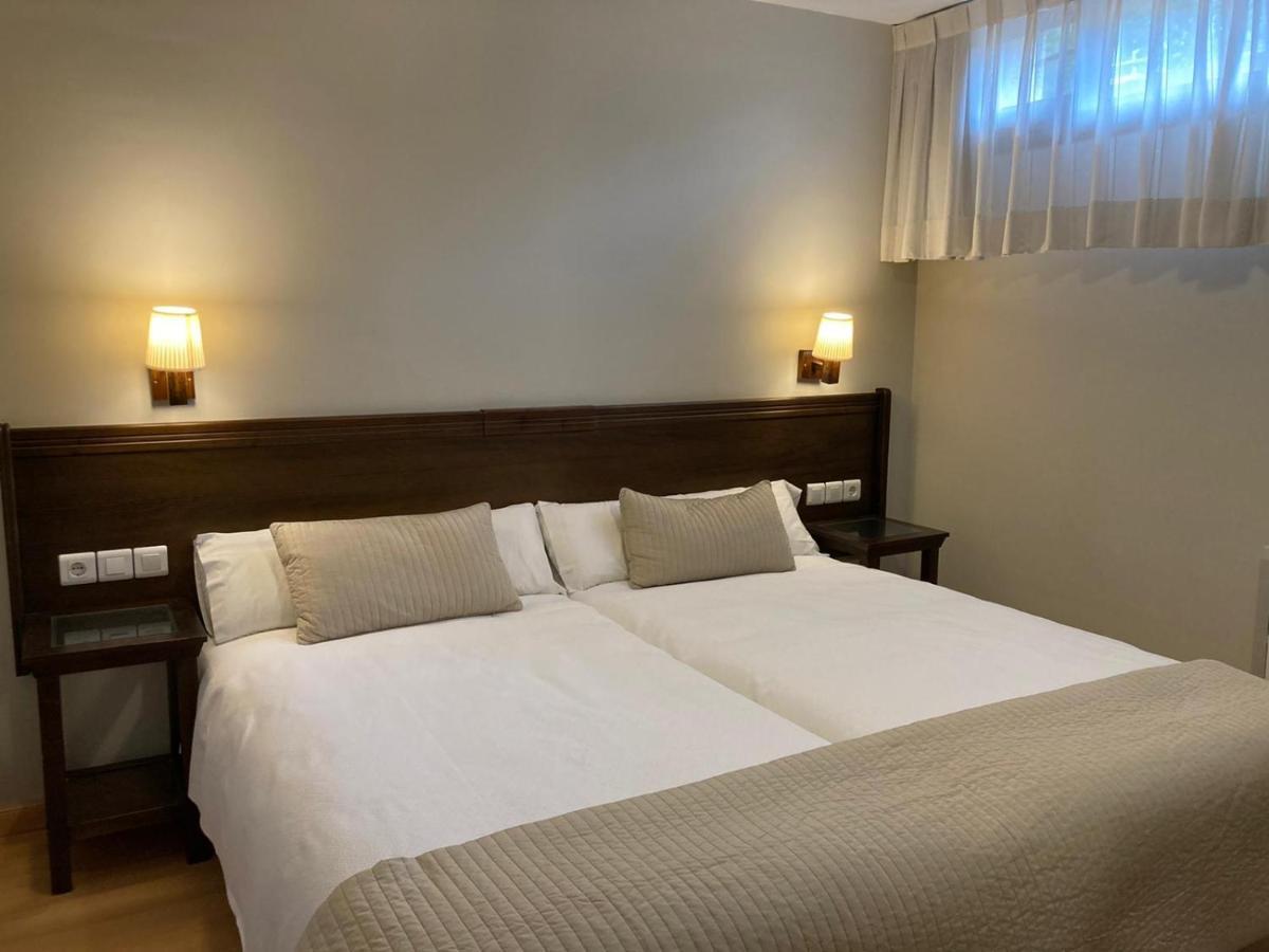 Apartamentos Aldea Del Puente Onís Exteriör bild