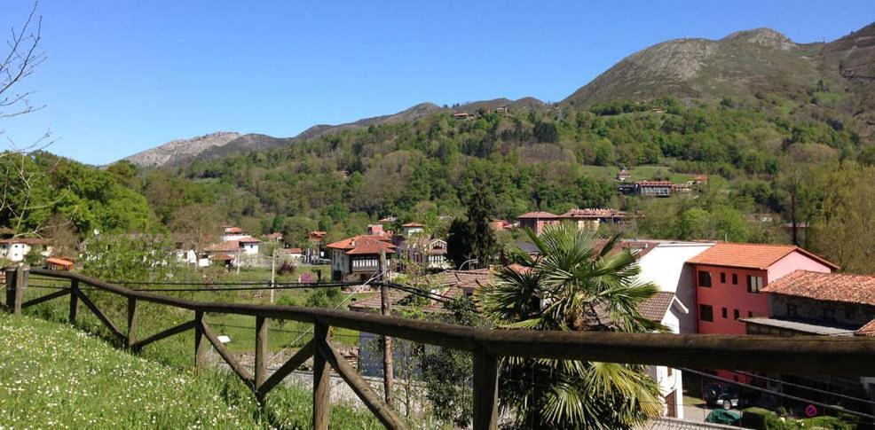 Apartamentos Aldea Del Puente Onís Exteriör bild
