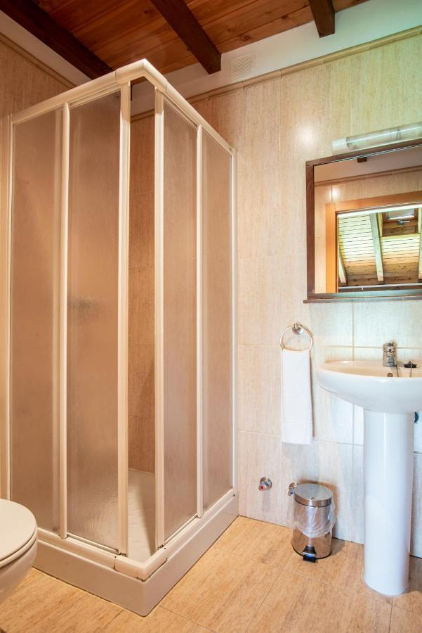 Apartamentos Aldea Del Puente Onís Exteriör bild