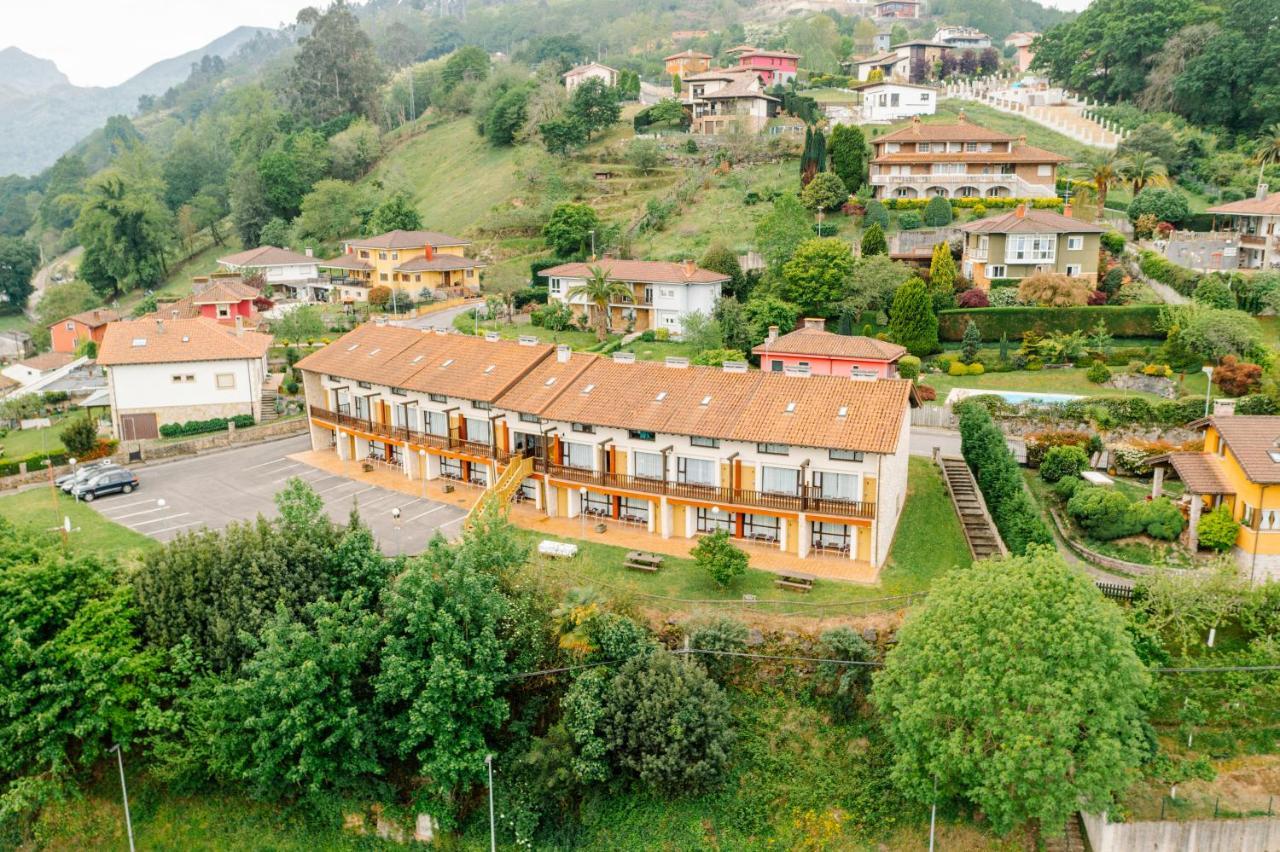 Apartamentos Aldea Del Puente Onís Exteriör bild