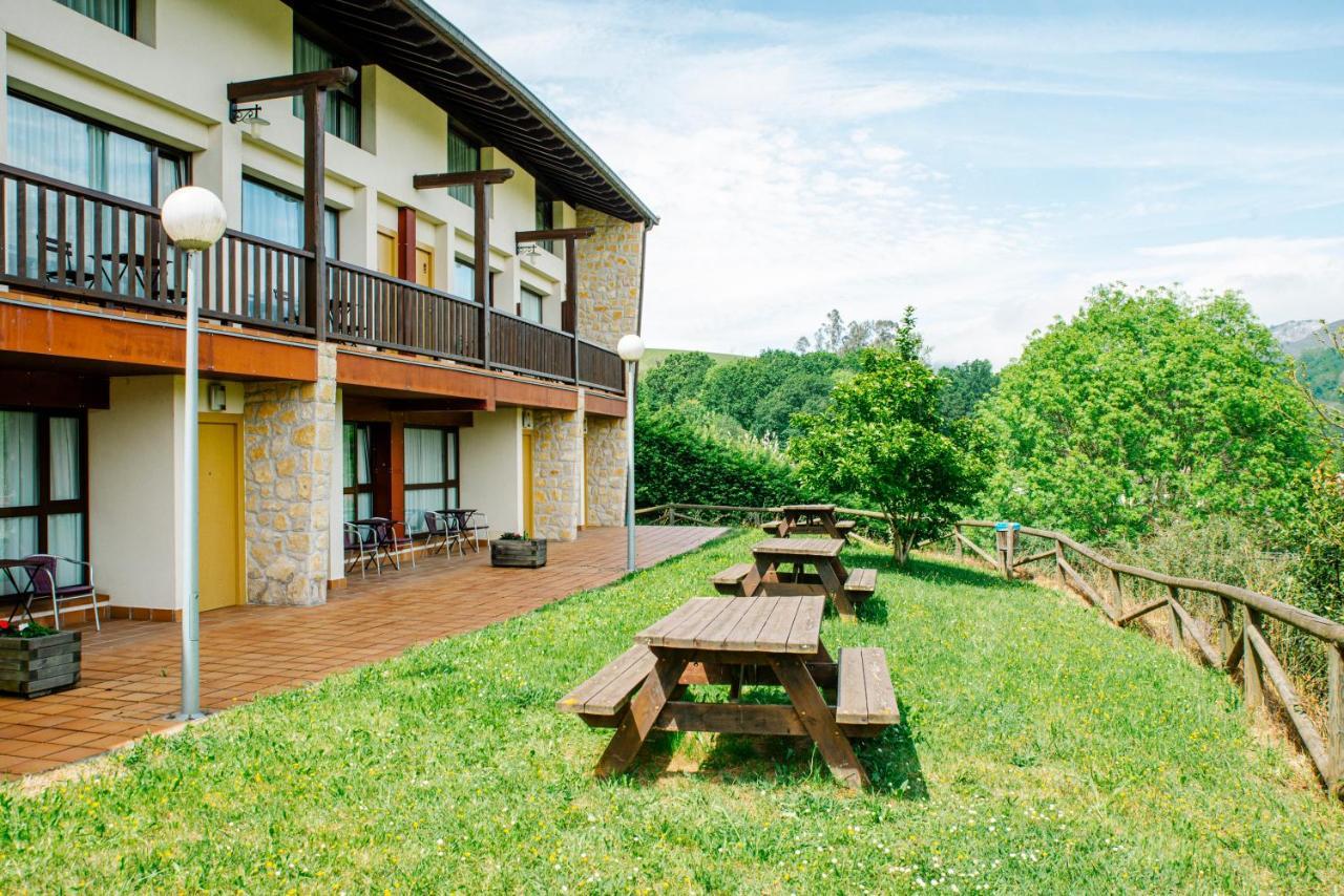 Apartamentos Aldea Del Puente Onís Exteriör bild