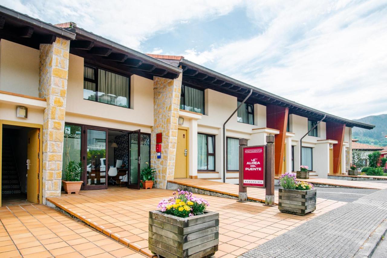 Apartamentos Aldea Del Puente Onís Exteriör bild