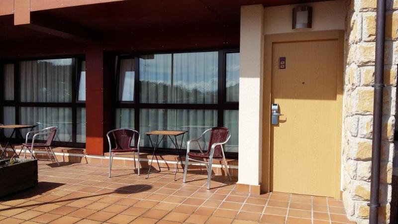 Apartamentos Aldea Del Puente Onís Exteriör bild