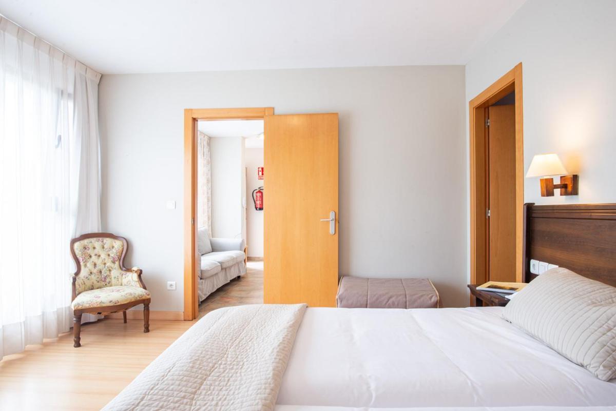 Apartamentos Aldea Del Puente Onís Exteriör bild