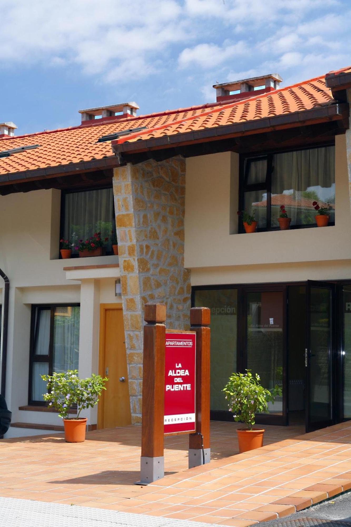 Apartamentos Aldea Del Puente Onís Exteriör bild