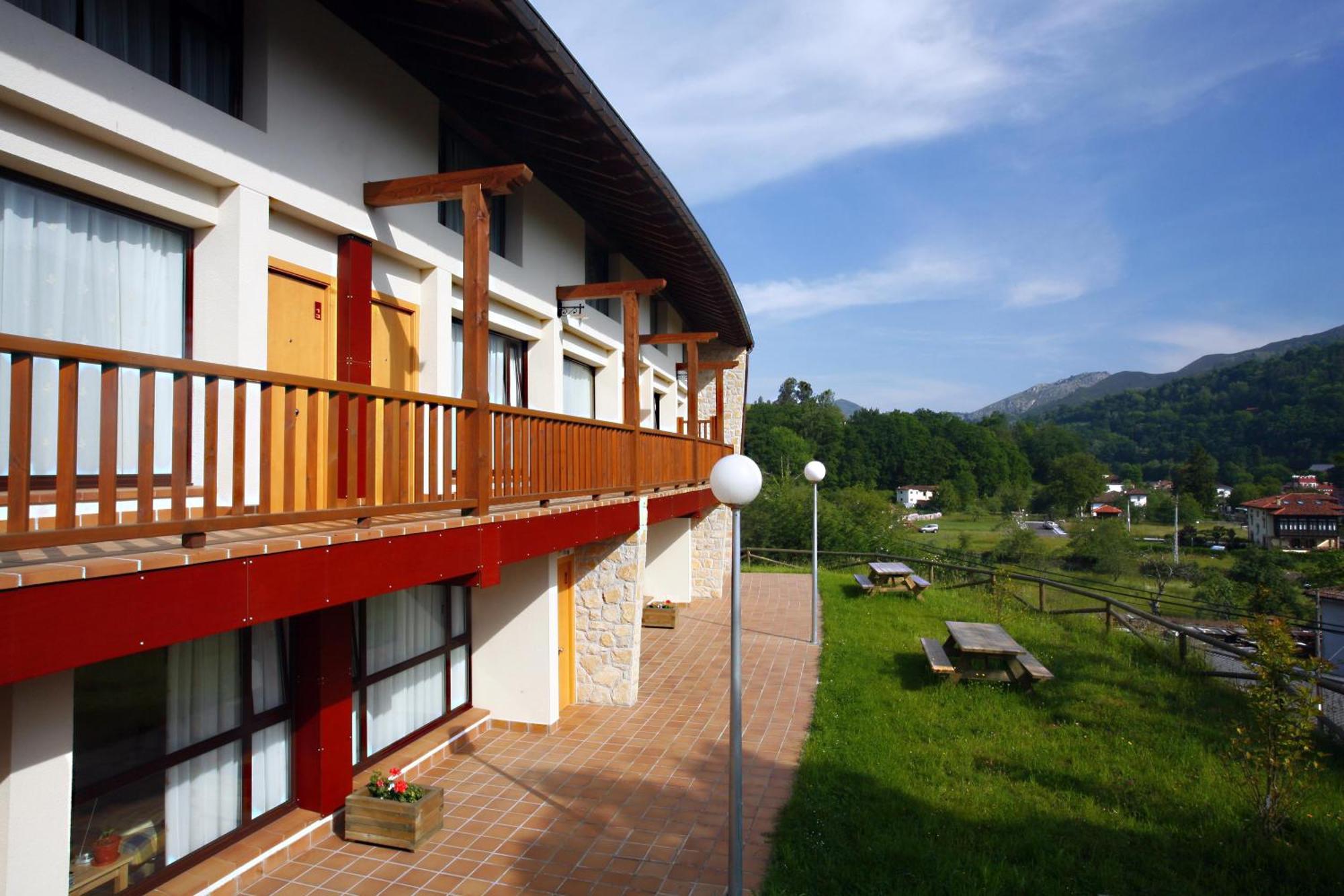 Apartamentos Aldea Del Puente Onís Exteriör bild