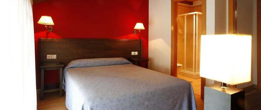 Apartamentos Aldea Del Puente Onís Exteriör bild