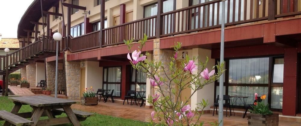Apartamentos Aldea Del Puente Onís Exteriör bild