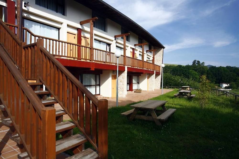 Apartamentos Aldea Del Puente Onís Exteriör bild