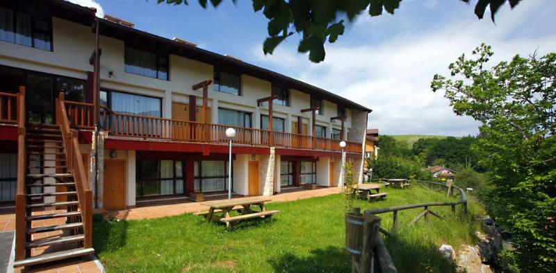 Apartamentos Aldea Del Puente Onís Exteriör bild