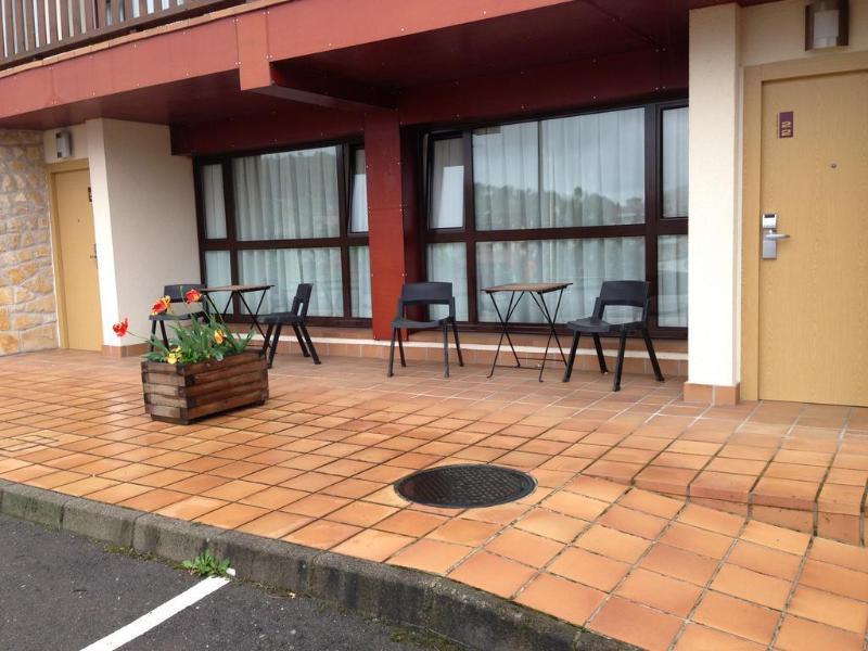 Apartamentos Aldea Del Puente Onís Exteriör bild