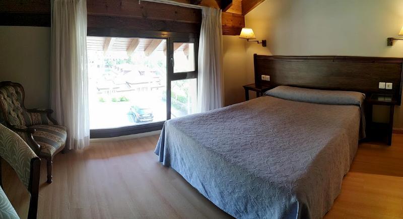 Apartamentos Aldea Del Puente Onís Exteriör bild